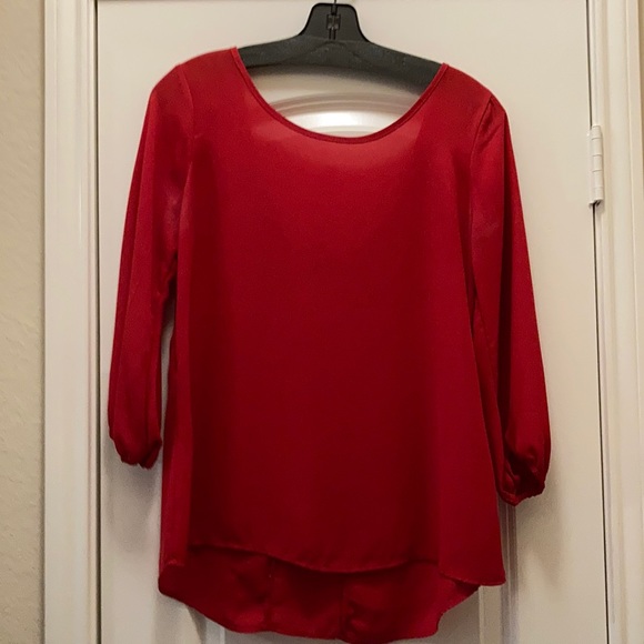 Red blouse scooped back with bow - Picture 2 of 7